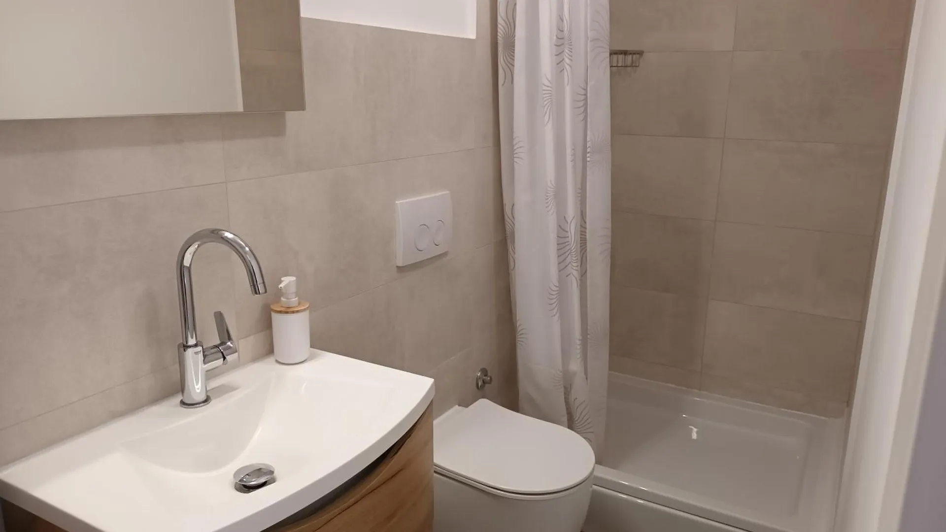 Studio Apartman Dori Pula 0*,